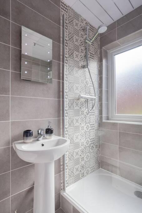 Beautiful Apartment In The Heart Of Belfast!! ภายนอก รูปภาพ